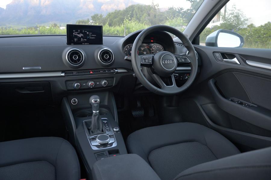 Интерьер Audi A3 Sportback 1.4 TFSI (8V) 2016 года  (ZA) (фото 22 из 26)